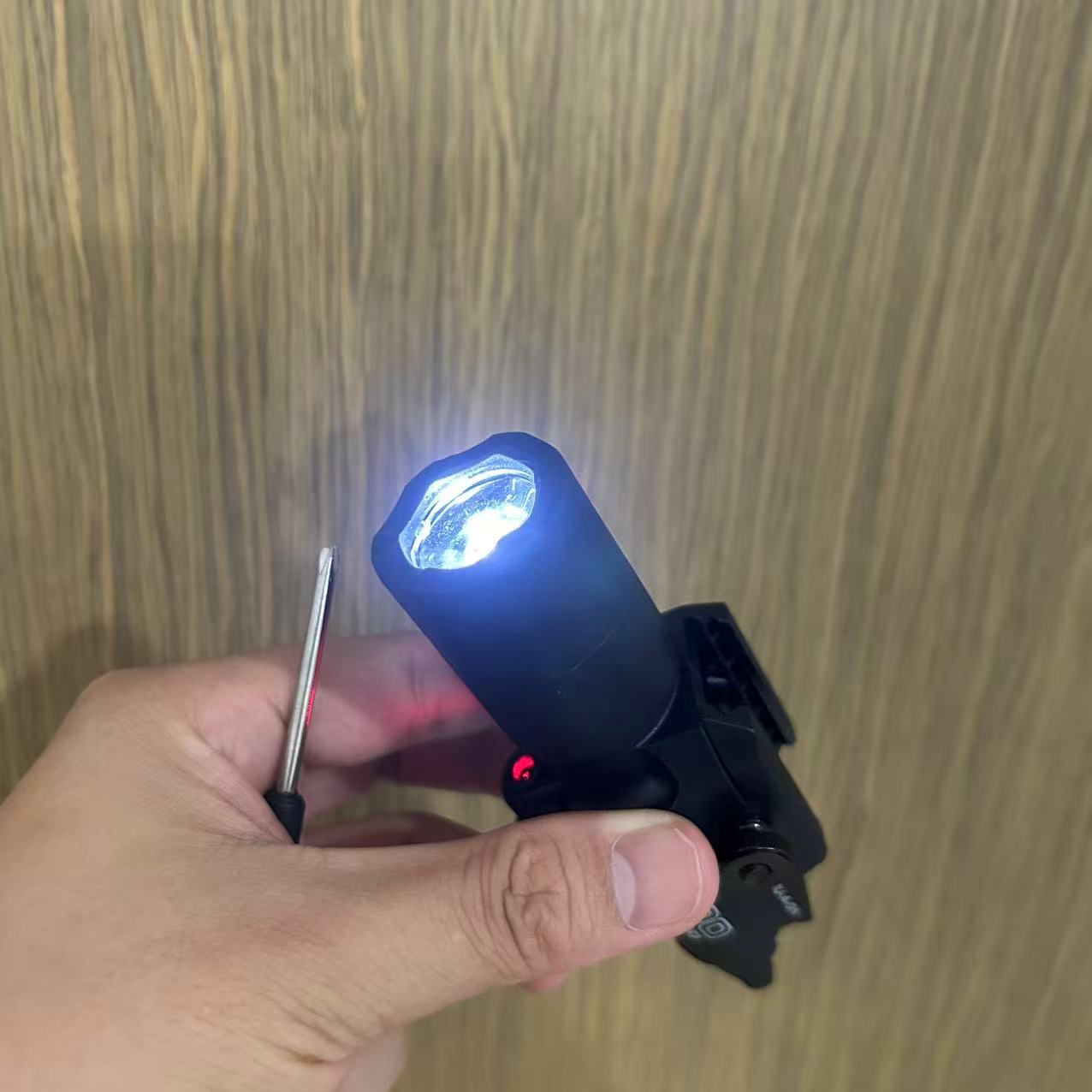 X400U Torcia tattica laser a i - Industrial Laser Gun recensione e prezzo